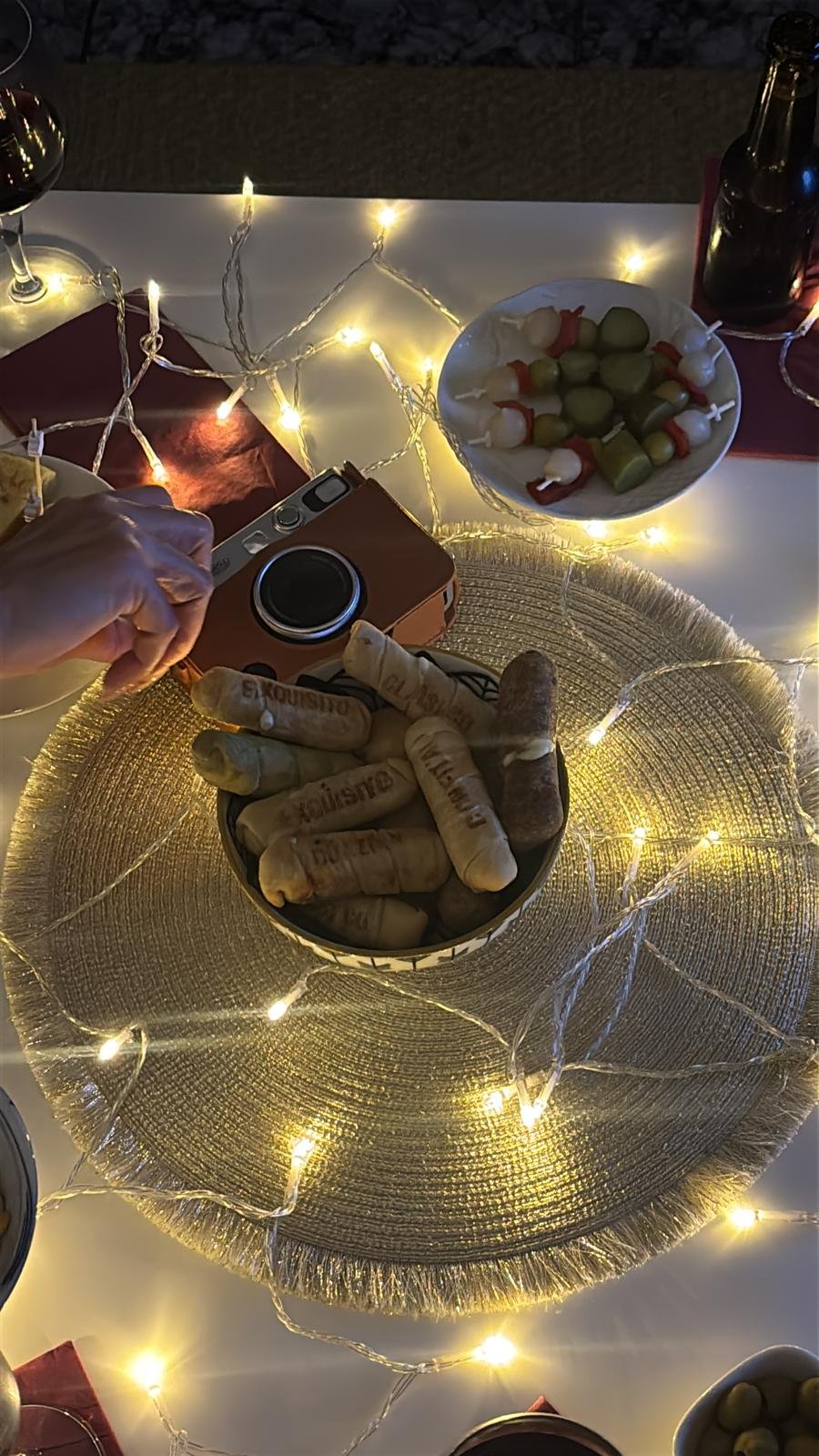 Amigas compartiendo tequeños